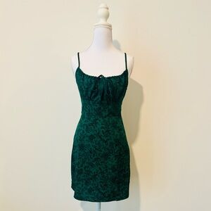 90s-Style Green Paisley Slip Dress 💚